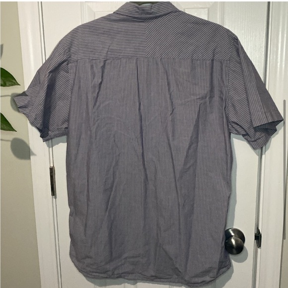 Bundle of 2 Quicksilver Short Sleeve Button Down Shirts - Picture 5 of 8